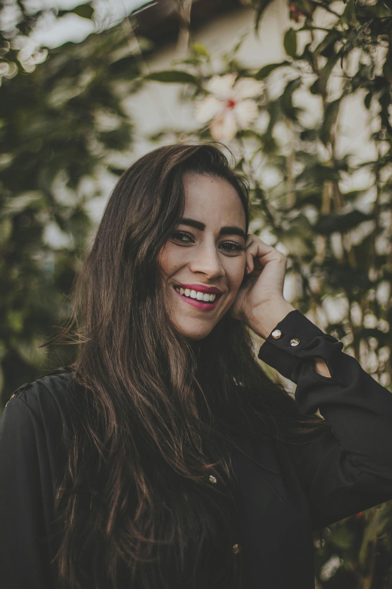 《少女爱上了姐姐》影评：情感纠葛与角色塑造的深度探讨，你被感动了吗？