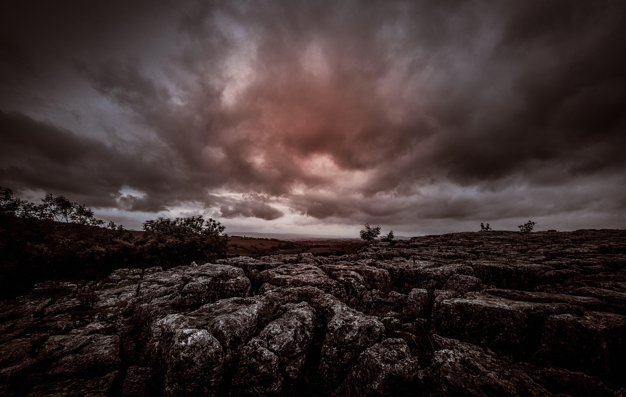 《英雄时代》影评：电影艺术的深度解析，情感共鸣与历史反思