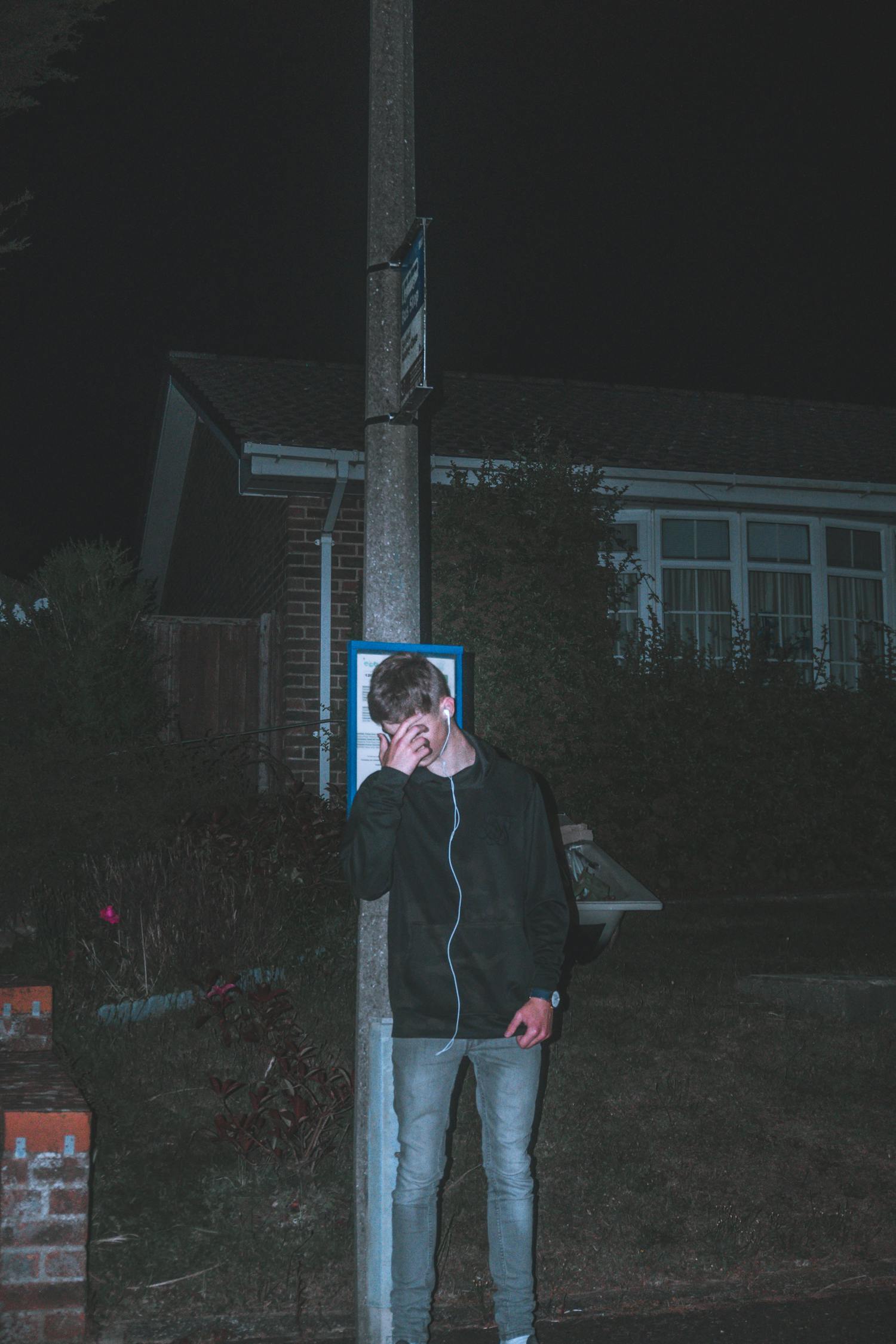 《重庆森林》影评:情感共鸣与都市孤独的探索,你感受到了吗? 《重庆森林》影评:情感共鸣与都市孤独的探索,你感受到了吗?