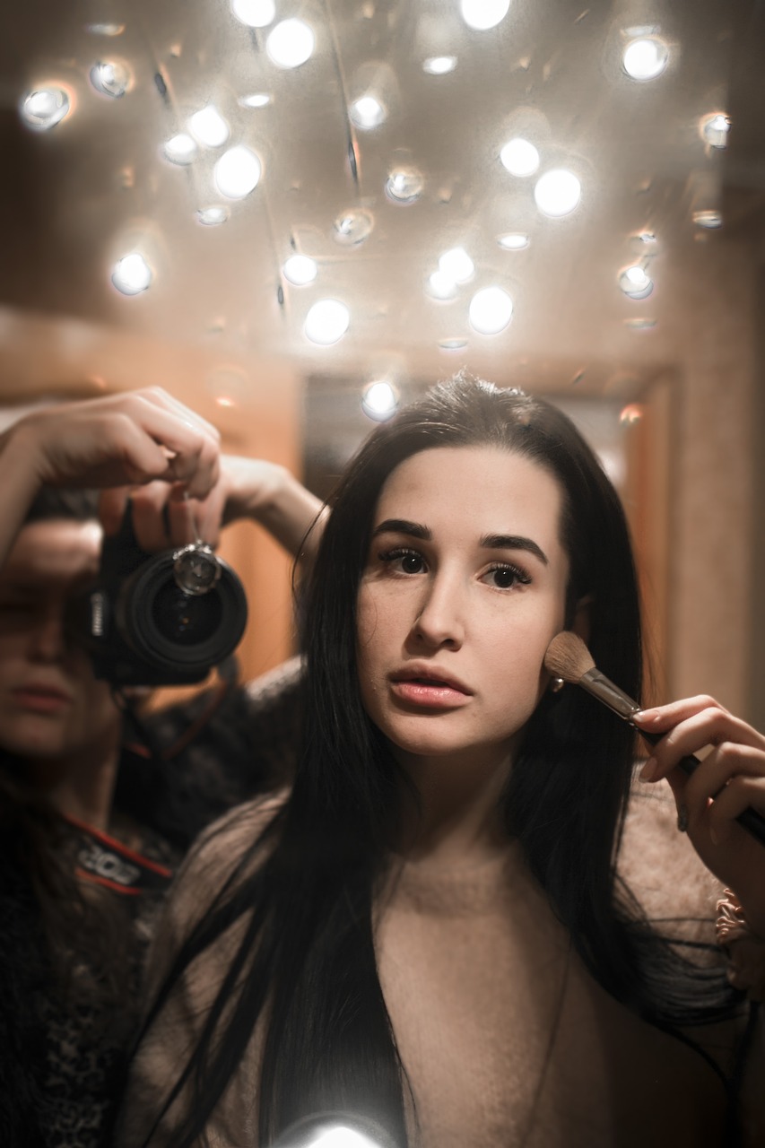 《八个女人一台戏》影评：女性群像戏的深度剖析，情感纠葛与角色魅力